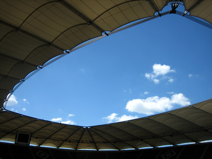 Der Himmel über dem Volksparkstadion in Hamburg